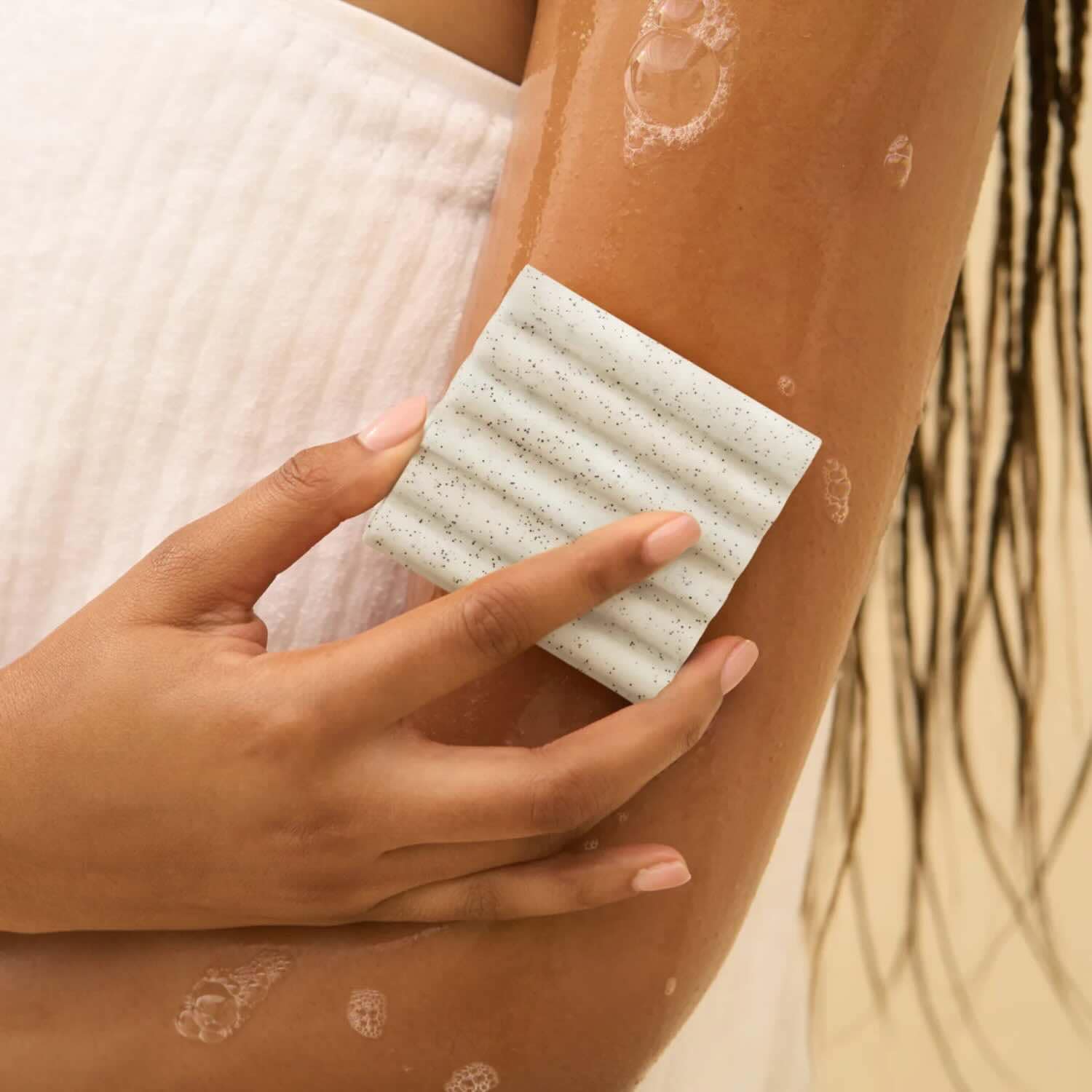 Alternative view of Kitsch Jojoba Bead Exfoliating Body Wash