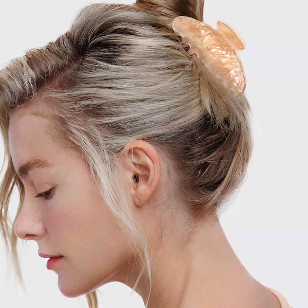 Kitsch Marble Claw Clip - Blonde